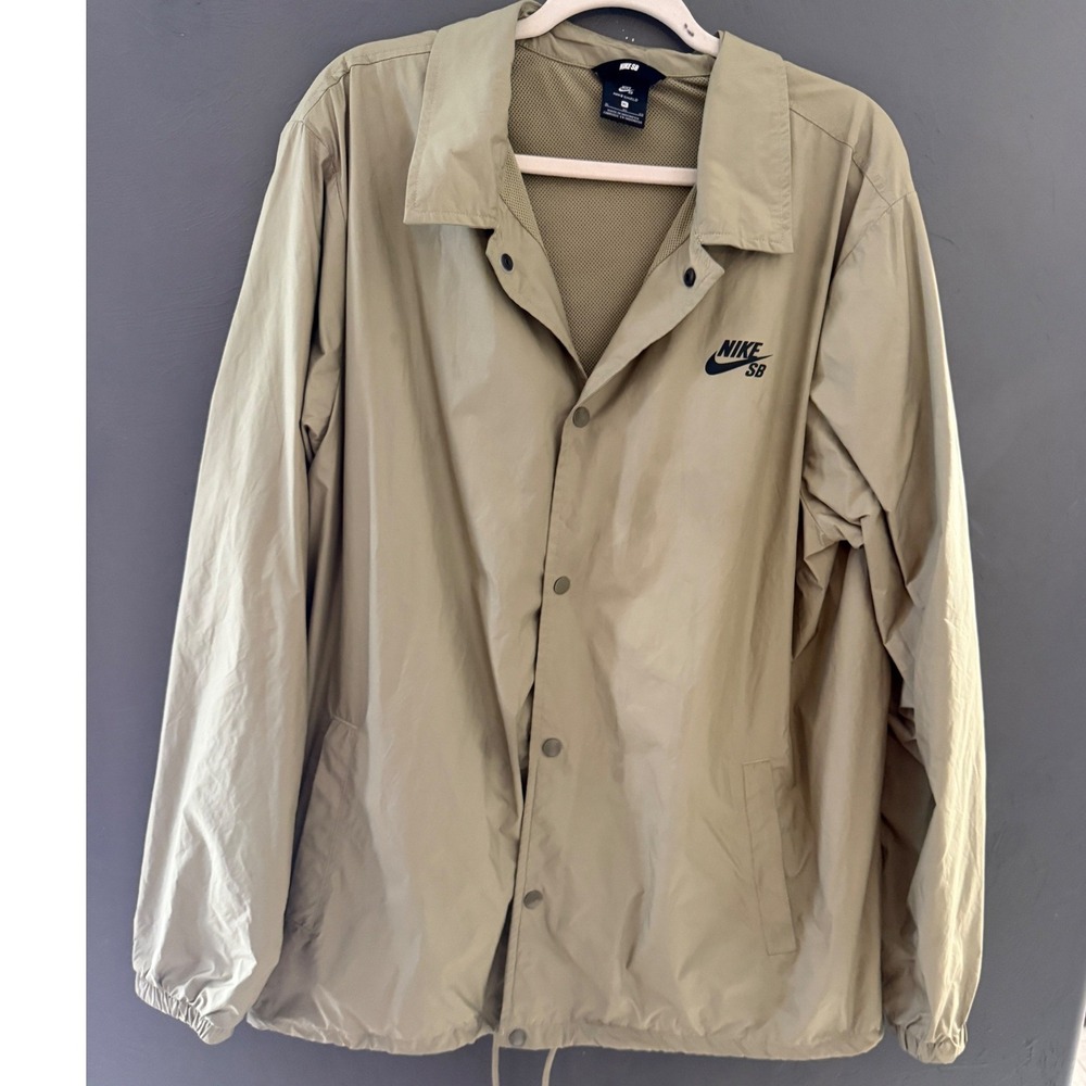 Nike SB Shield Coaches Jacket Mens XL Khaki Tan Snap Front 829509-209 Streetwear